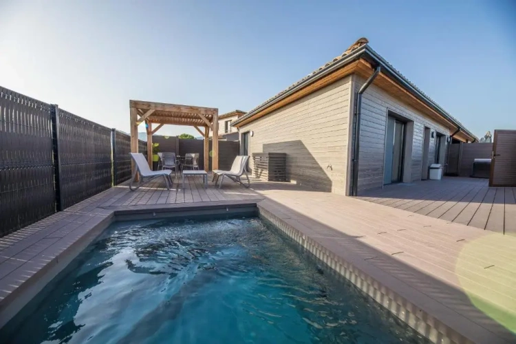 2 Bedrooms Villa