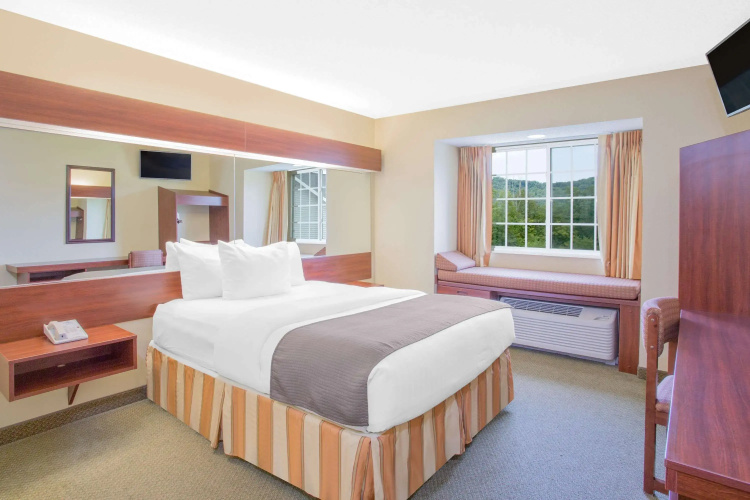 Microtel Inn & Suites by Wyndham Gassaway/Sutton