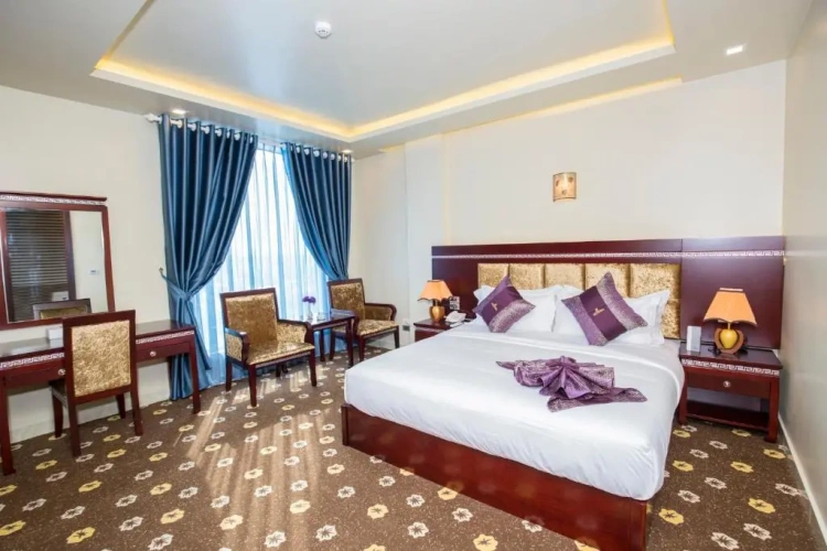 Suite with city view