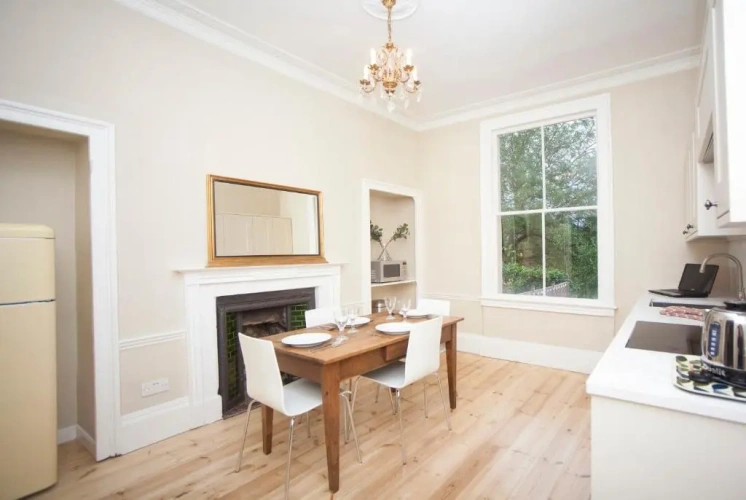 2 Bedrooms Apartment