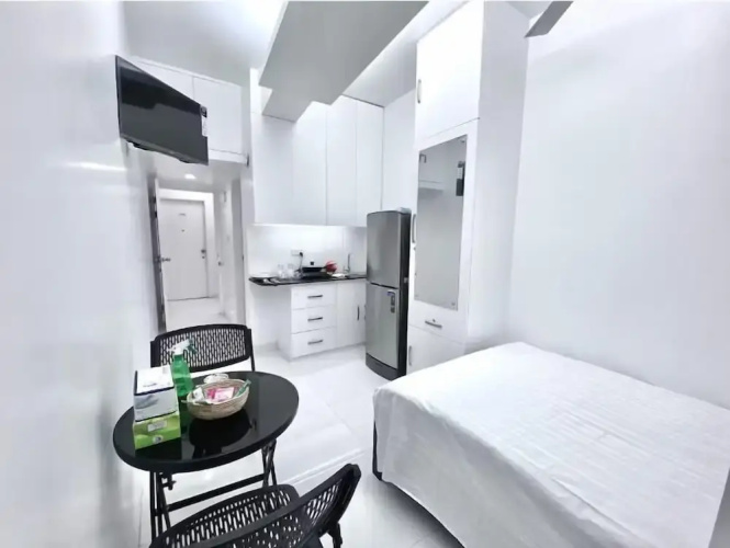 250 sqft 2 Studio Apt Pool and Sauna