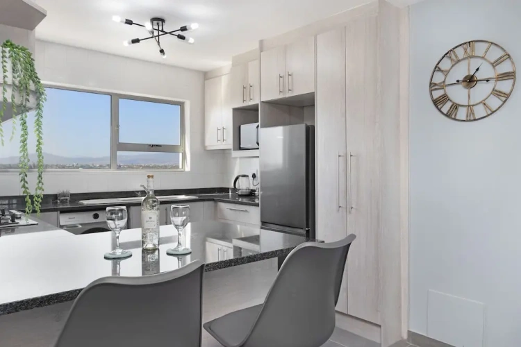 2 Bedrooms Apartment