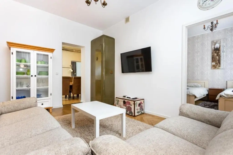 2 Bedrooms Apartment
