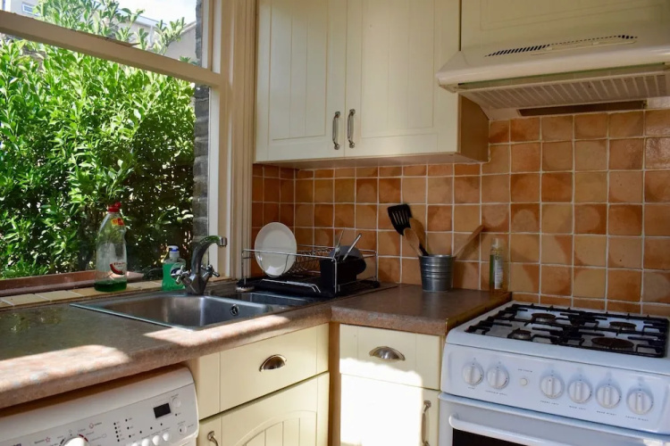 Wimbledon Flat With Garden