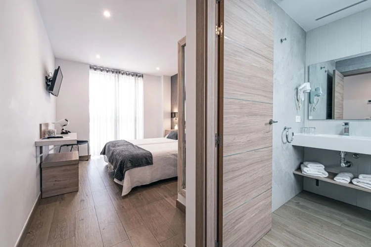 Standard Double room with city view