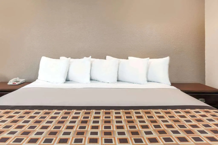 Deluxe Inn Denton