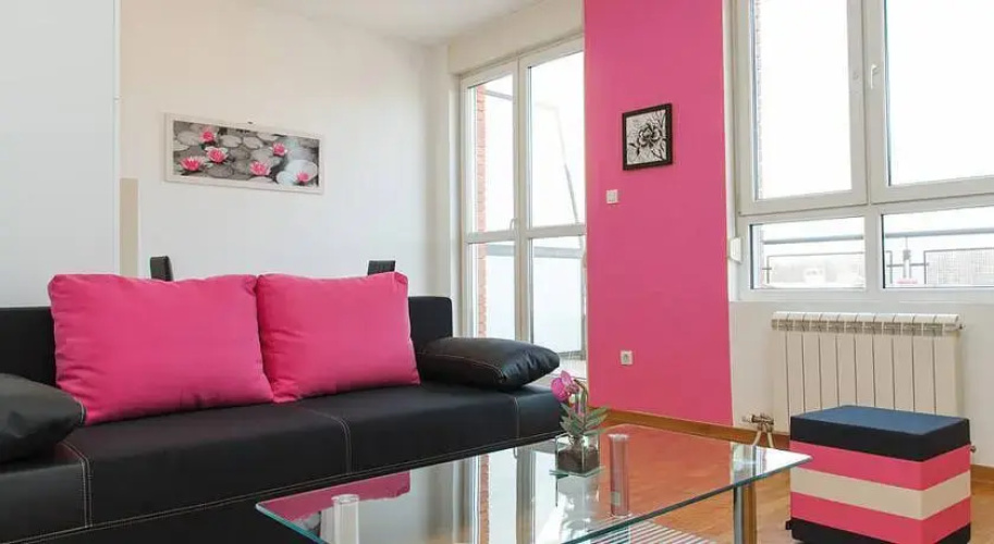 Seventh summit apartments