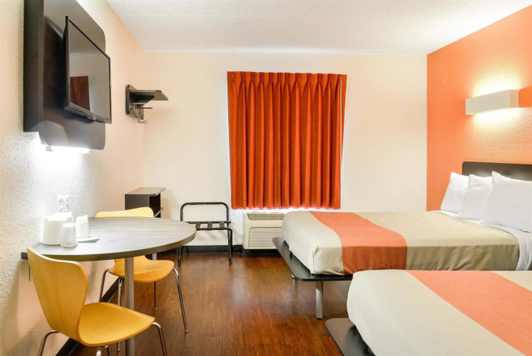 Motel 6 Toledo, OH