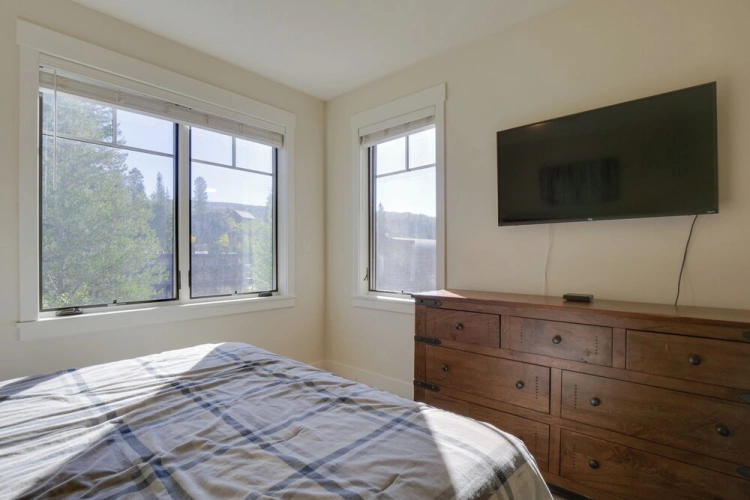 3 Bedrooms Apartment