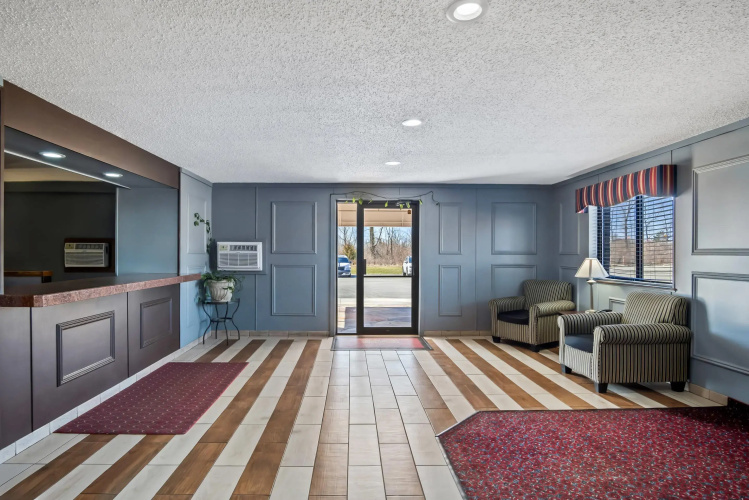 Econo Lodge Inn & Suites Auburn
