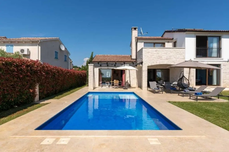 3 Bedrooms Villa
