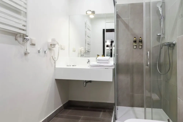 Standard Double room with balcony and with partial sea view