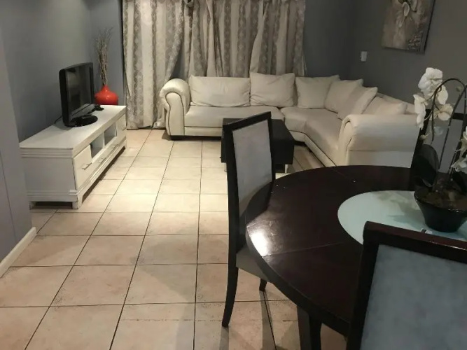 77 Grayston Apartment