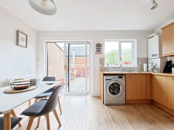 Spacious Family Home In Glasgow