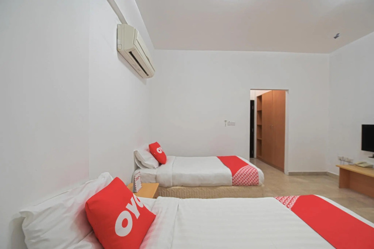 OYO 117 Majestic Hotel