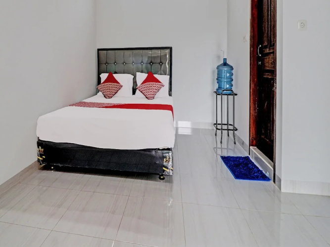 OYO 92057 Reny Kost Syariah