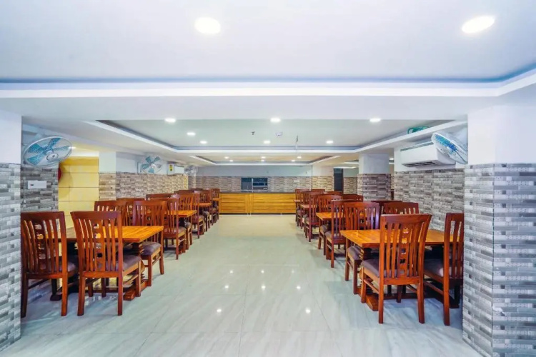 Hotel Aura Grand by Levelup