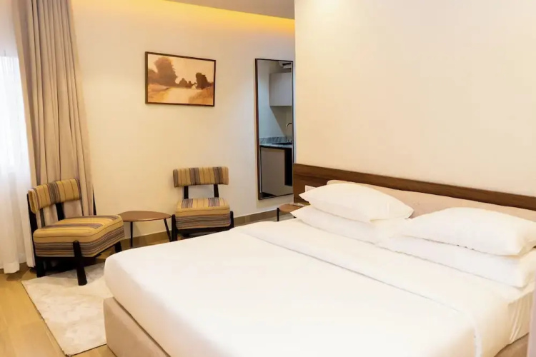 7EVEN Suites
