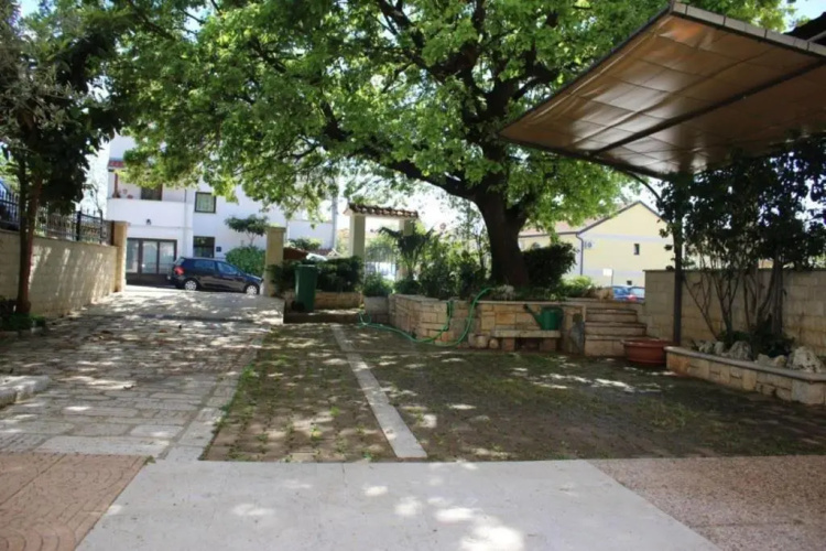Apartment Maras