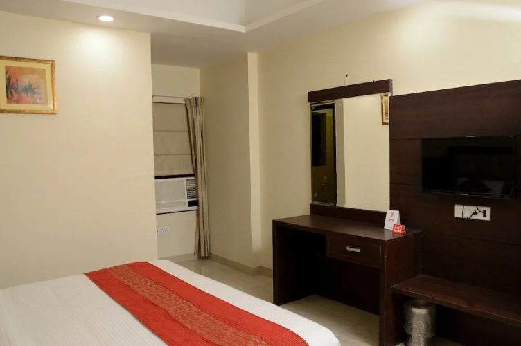 Collection O 4107 Hotel Aroma Inn