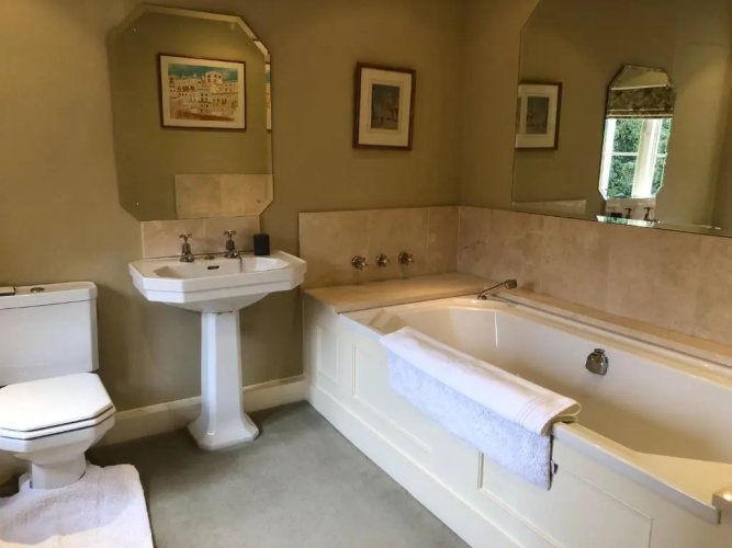 Aylworth Manor
