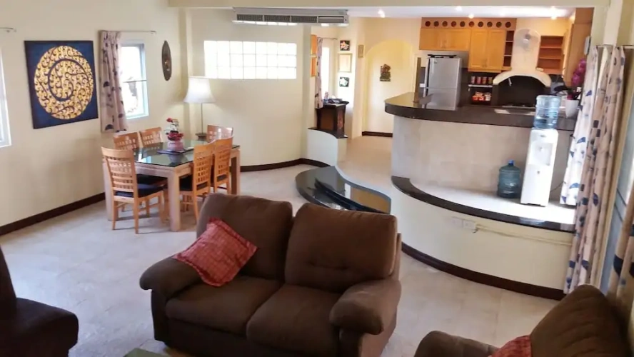 4 Bedrooms Villa