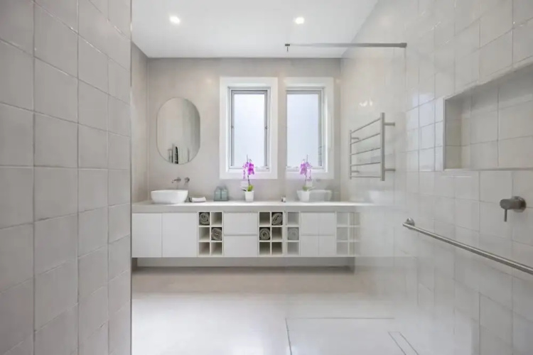 Saltwood Coastal Hamptons Luxe With Pool