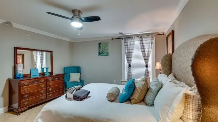 4 BR Beauty blocks from the River