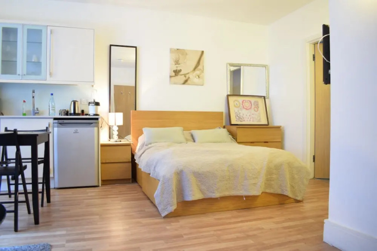 Spacious Studio Flat in Central Kensington
