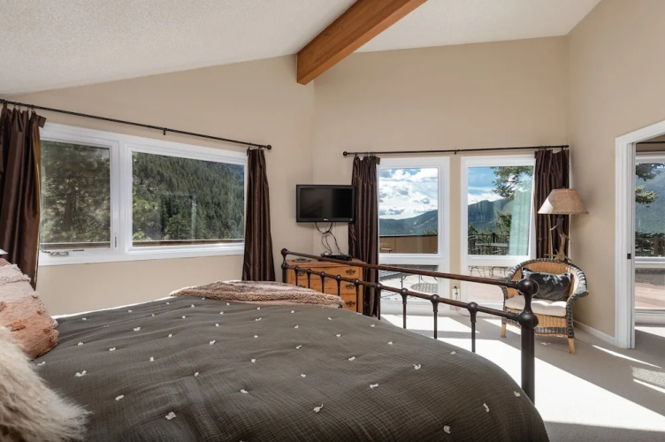The Cedars Luxury At Windcliff 5 Bedroom Home by RedAwning