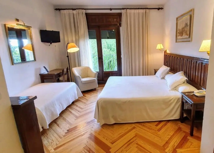 Standard Triple room