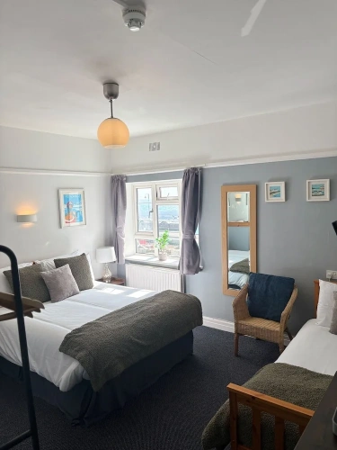 Standard Triple room