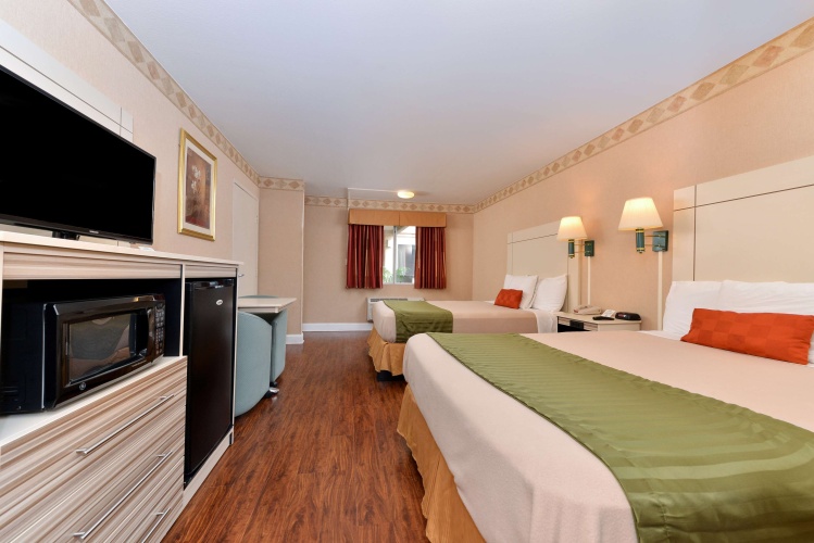Standard Quadruple room