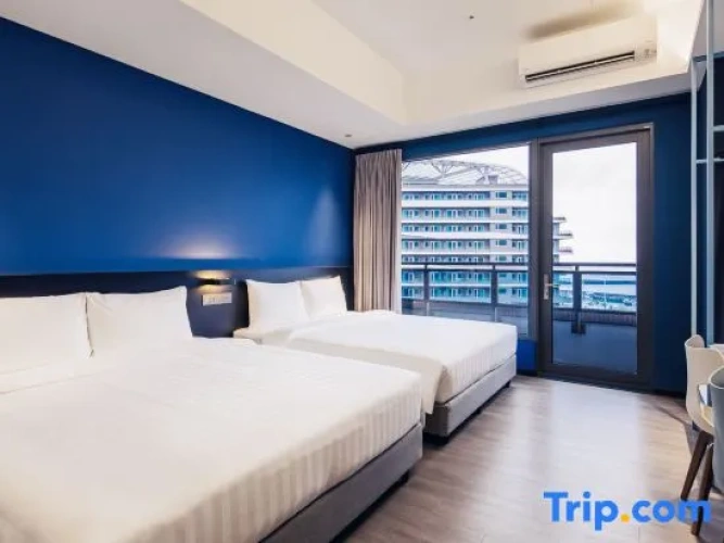 Standard Quadruple room with harbour view