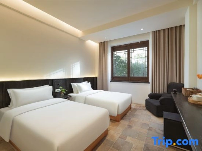 Standard Twin room with garden view