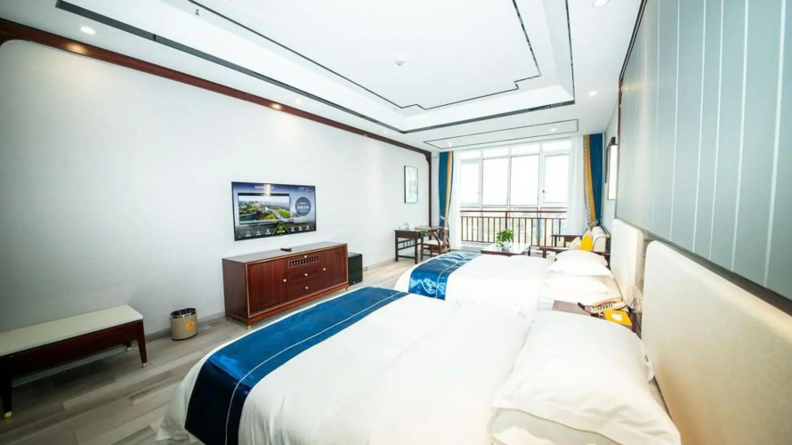 Longchen Hotel