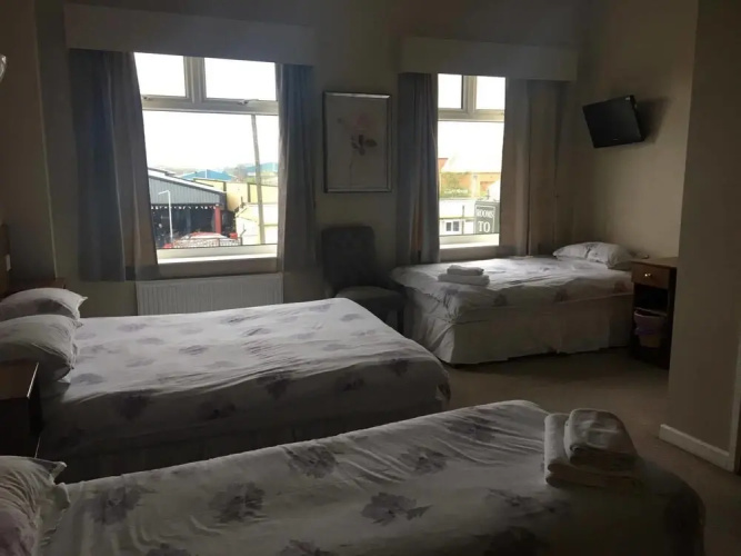 Fitzwilliam Arms Hotel