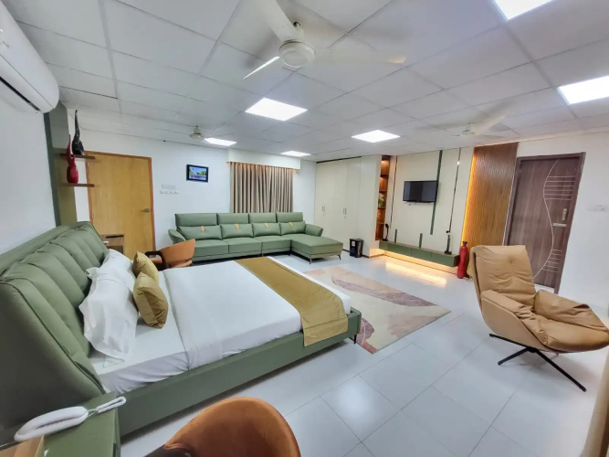 Crown Euro Inn
