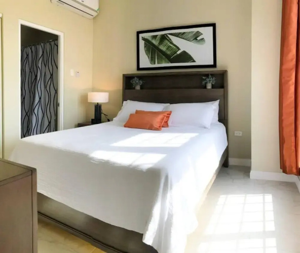 Suite Tangerine Classy Conveniently Located