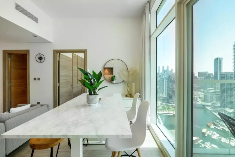 Chic 2BR w Dubai Marina Views
