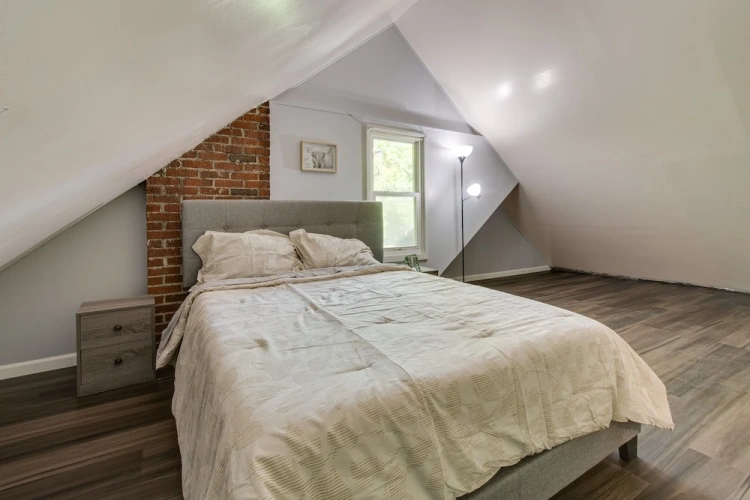 5 Bedrooms Cottage