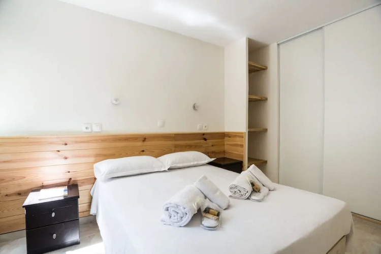 2 BDRM flat with 260m2 garden-Congress/Beaches by Weekome