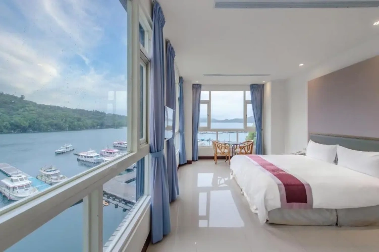Deluxe Double room with lake view
