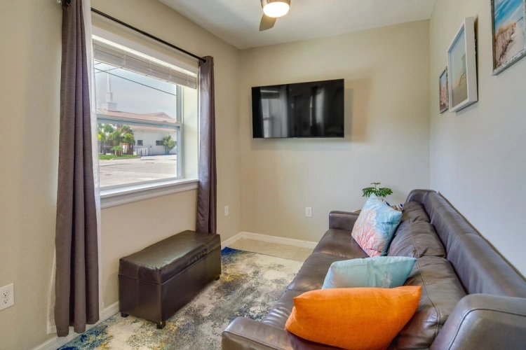 2 Bedrooms Apartment