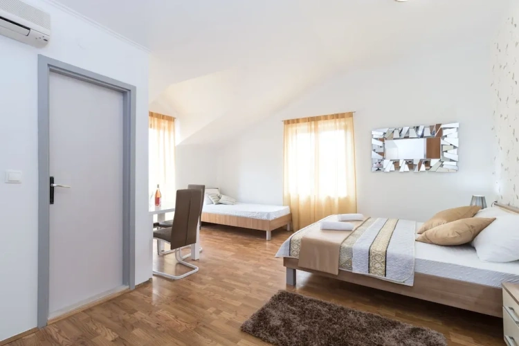 1 Bedroom Classic Suite with balcony and with sea view