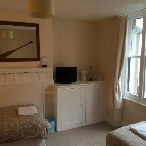 Standard Triple room