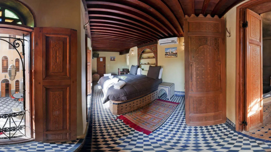 Riad Layalina