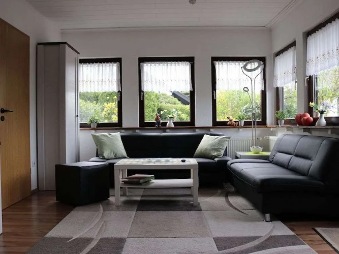 Ruhiger Bungalow am Hennesee mit Terrasse