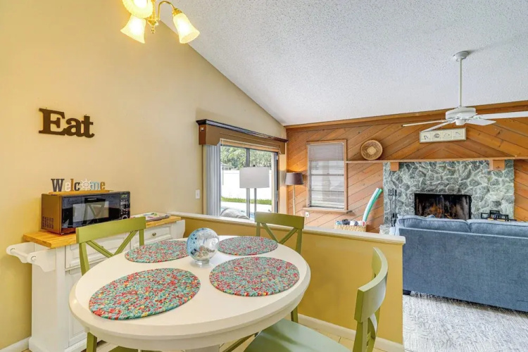 1 Mi to Dtwn Stuart: Bright Home w/ Pool & Spa!