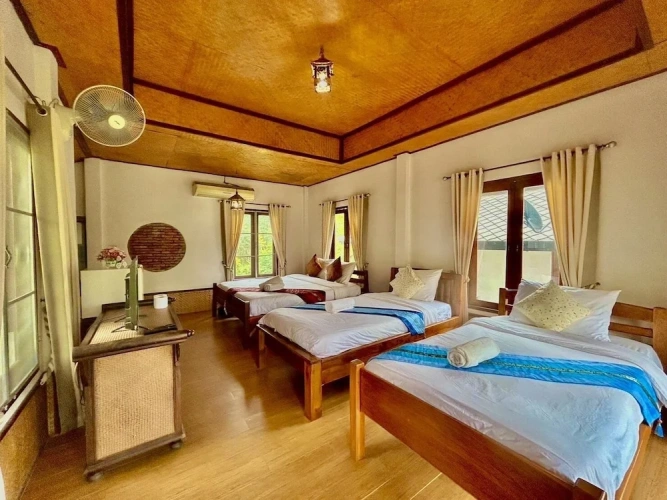 1 Bedroom Standard Quadruple Family room with balcony